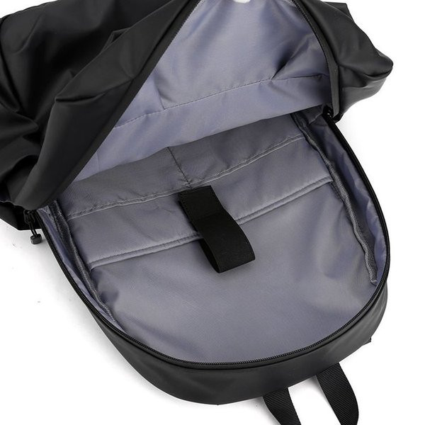 Ежедневна мъжка раница в  черен цвят