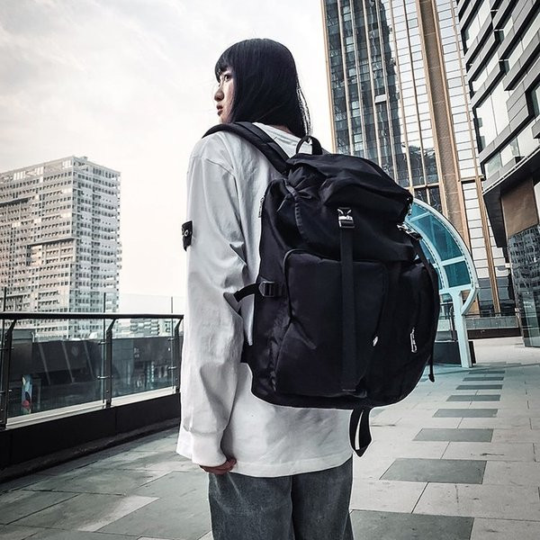 Нов модел водоустойчива раница с джобове - подходяща за мъже и жени