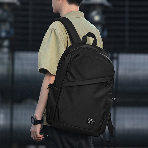 Актуална мъжка раница с джобове