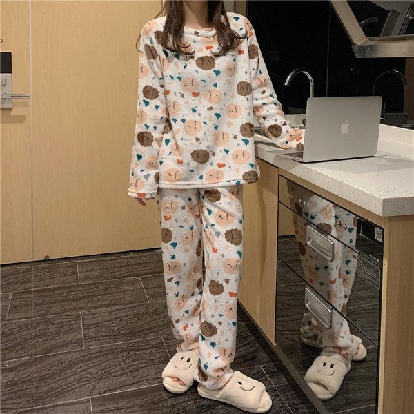 Дамска модерна дълга пижама с овално деколте