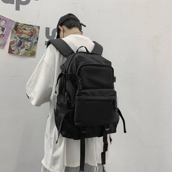 Мъжка черна раница с преден джоб 