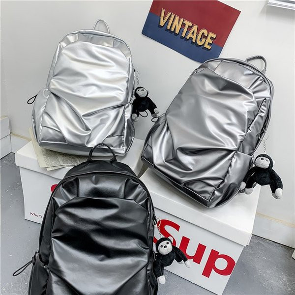 Ежедневна раница с 3D елемент подходяща за черен и сив цвят