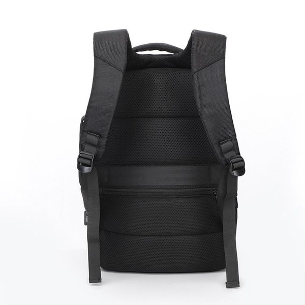 Мъжка водоустойчива раница в черен цвят подходяща за път