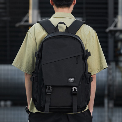 Ежедневна мъжка раница в черен цвят с цип и дръжка 