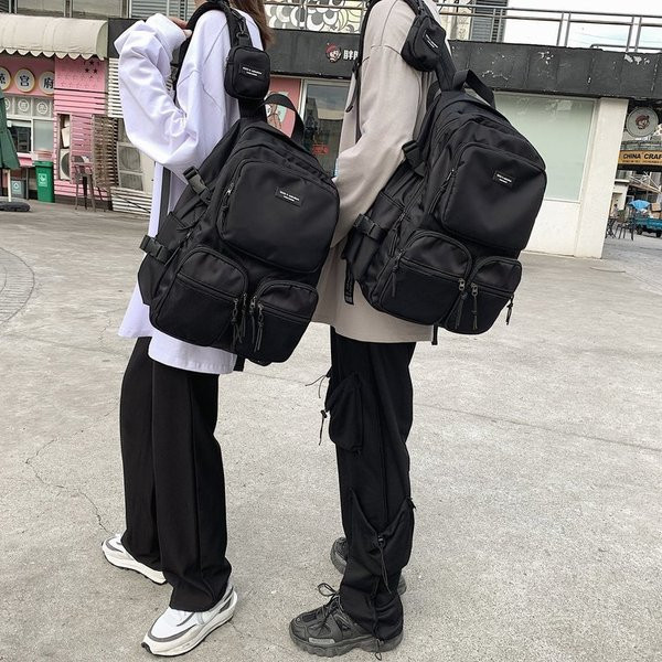 Ежедневна мъжка раница с предни джобове в черен цвят