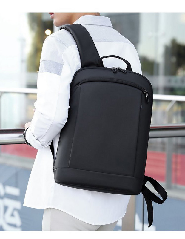 Модерна мъжка компютърна раница с широки презрамки 