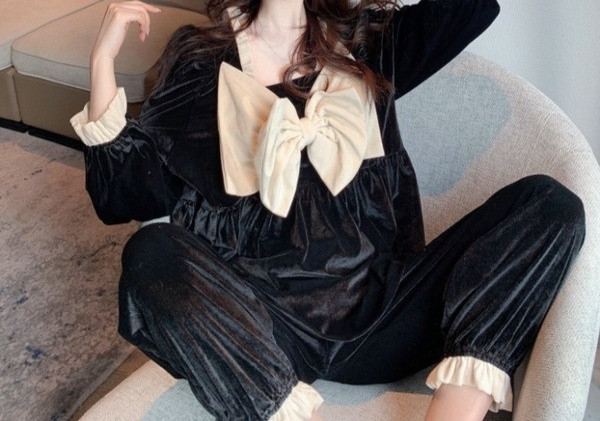 Дамска пижама широк модел с квадратно деколте