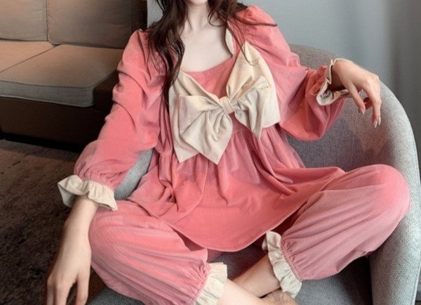 Дамска пижама широк модел с квадратно деколте