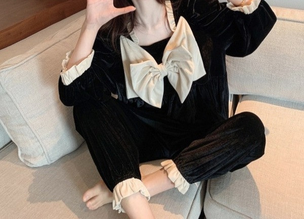 Дамска пижама широк модел с квадратно деколте