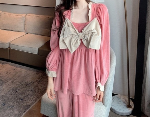 Дамска пижама широк модел с квадратно деколте