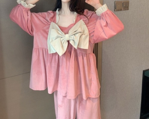 Дамска пижама широк модел с квадратно деколте