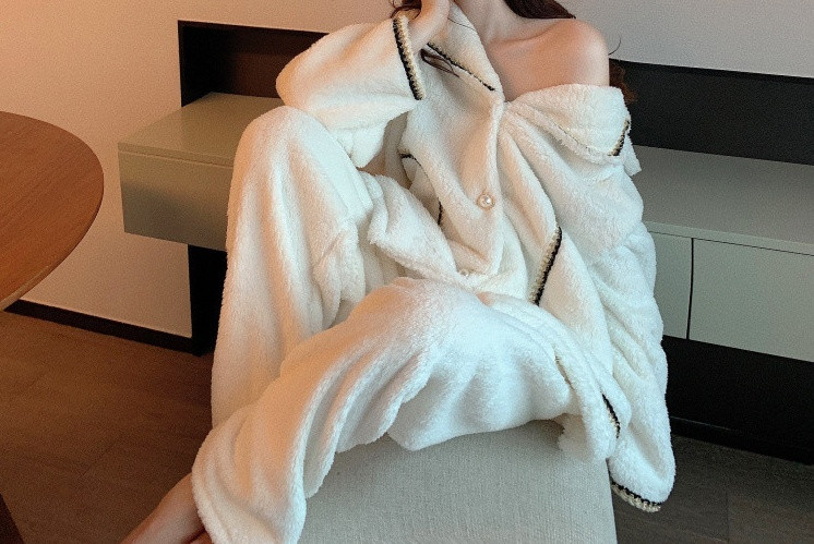 Дамска пижама широк модел с копчета