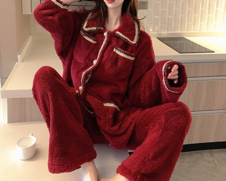 Дамска пижама широк модел с копчета