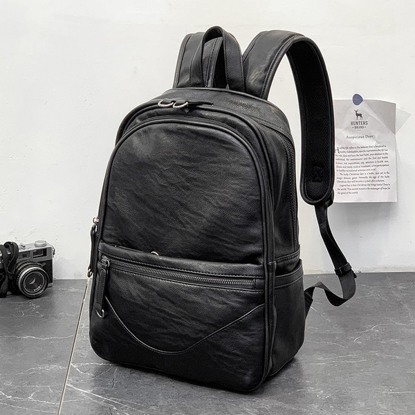 Мъжка кожена раница с черен цвят и преден джоб с цип