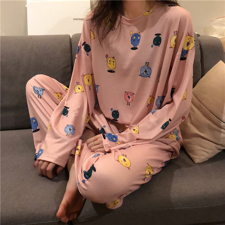 Дамска пижама широк модел с овално деколте