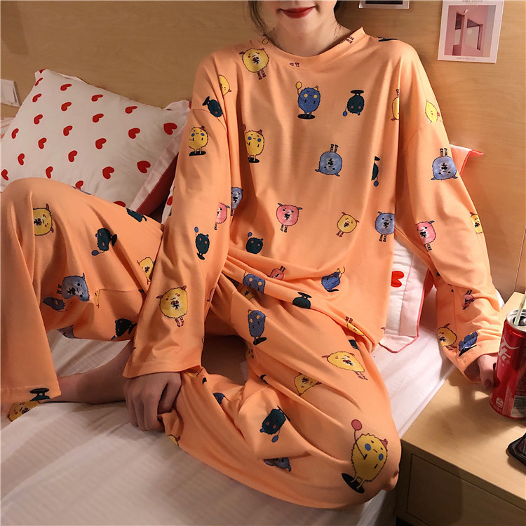 Дамска пижама широк модел с овално деколте