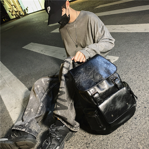 Мъжка кожена раница с катарама и преден джоб