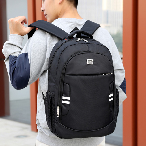 Мъжка ежедневна раница с цип в черен цвят 