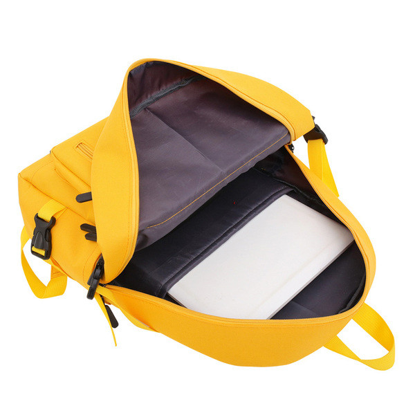 Ежедневна раница с ципове и емблема 