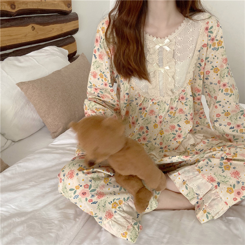 Дамска пижама широк модел с флорален десен