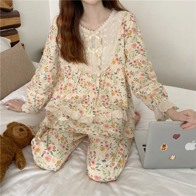 Дамска пижама широк модел с флорален десен