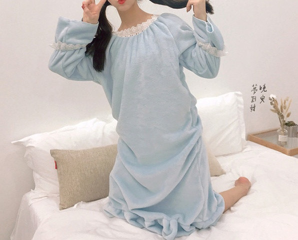 Дамска дълга нощница широк модел