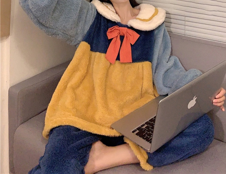 Дамска актуална пижама широк модел