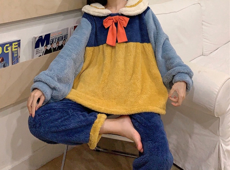 Дамска актуална пижама широк модел