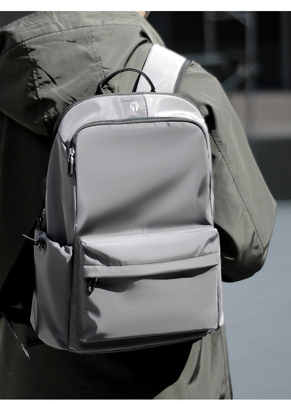 Изчистен модел мъжка раница подходяща за лаптоп