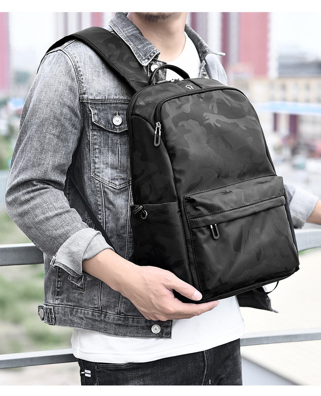 Изчистен модел мъжка раница подходяща за лаптоп