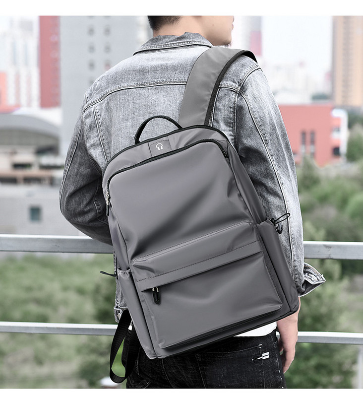 Изчистен модел мъжка раница подходяща за лаптоп