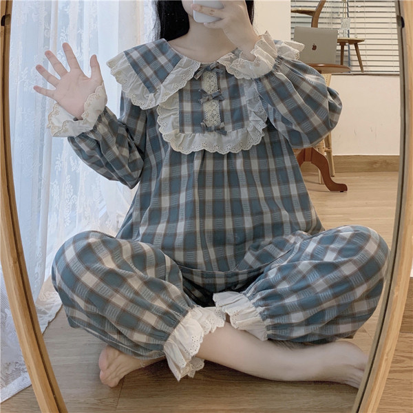 Дамска актуална карирана пижама с овално деколте