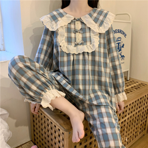 Дамска актуална карирана пижама с овално деколте