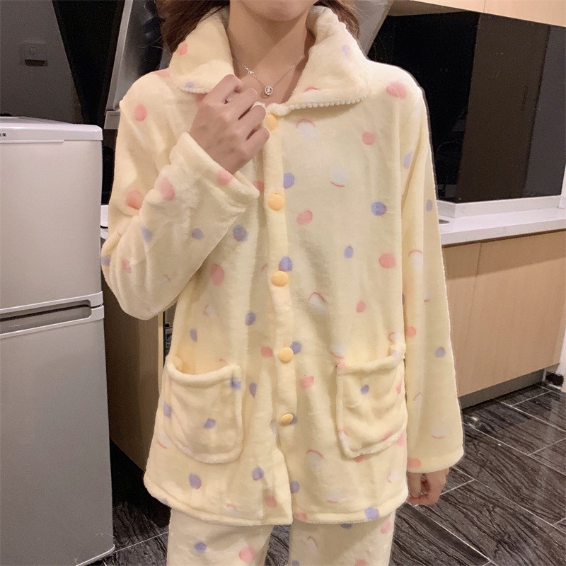 Дамска актуална пижама от дълъг панталон и блуза с копчета