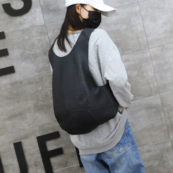 Нов модел мъжка раница в черен цвят - подходяща за спорт