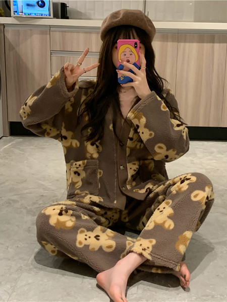 Модерна дамска пижама с копчета и джобове