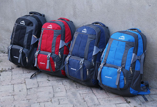 Мъжка спортна раница с бродерия и цип