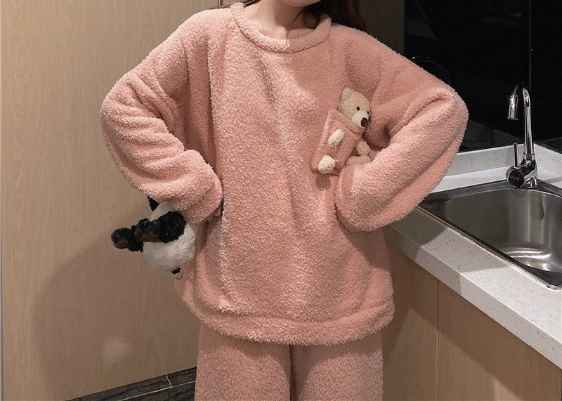 Дамска модерна пижама с овално деколте широк модел