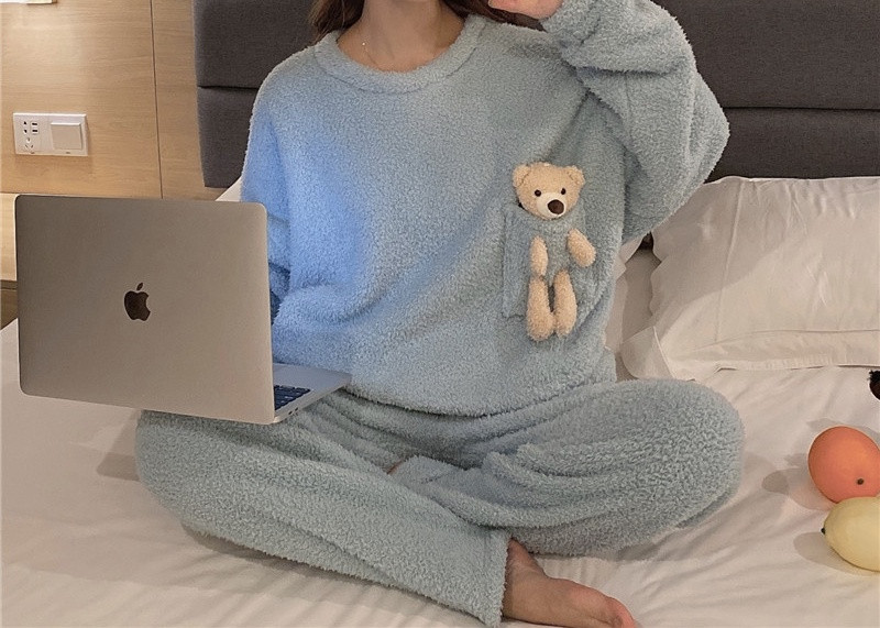 Дамска модерна пижама с овално деколте широк модел