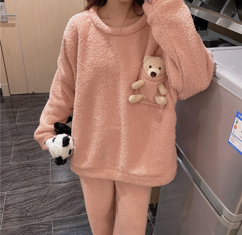 Дамска модерна пижама с овално деколте широк модел