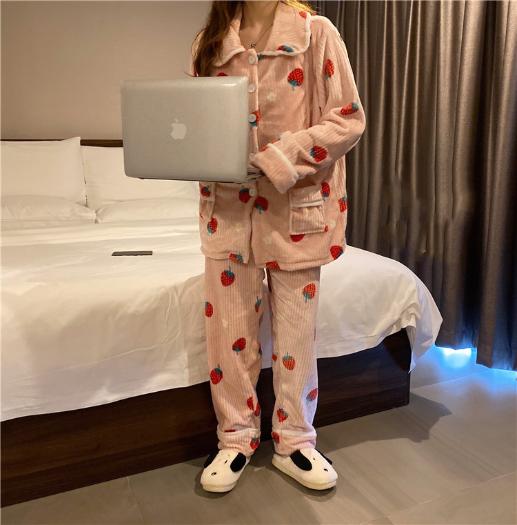 Дамска модерна пижама от блуза с дълъг ръкав и дълъг панталон