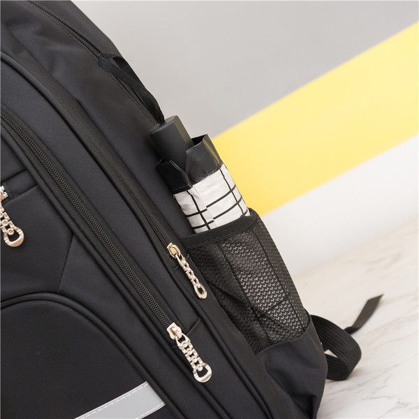 Мъжка компютърна раница с джобове и меки презрамки