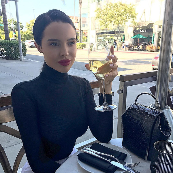 Body zilnic de damă cu mâneci lungi și guler polo în negru