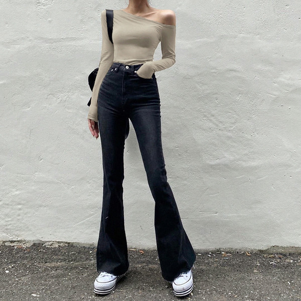 Body modern de damă cu umăr gol și mâneci lungi