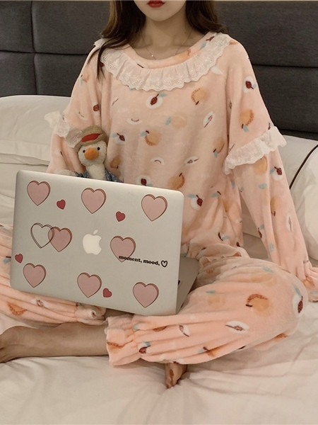 Pijamale de dama cu dantela si decolteu oval