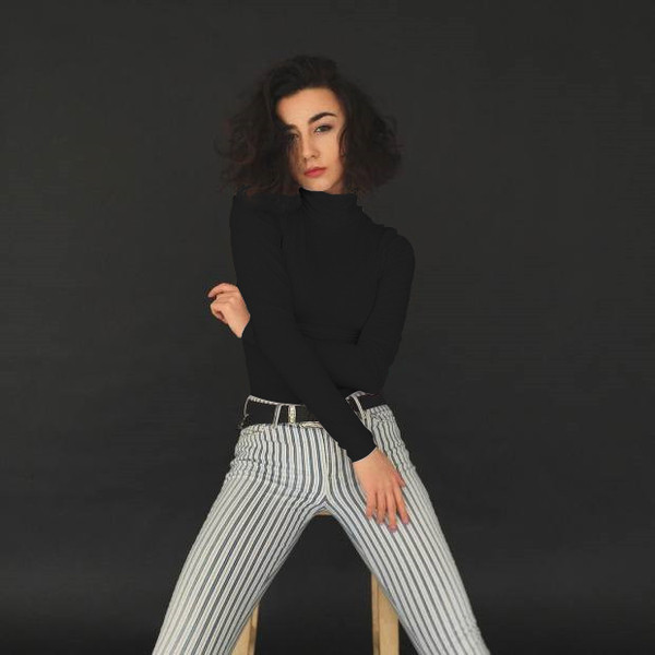 Body de damă cu mâneci lungi și guler polo în negru