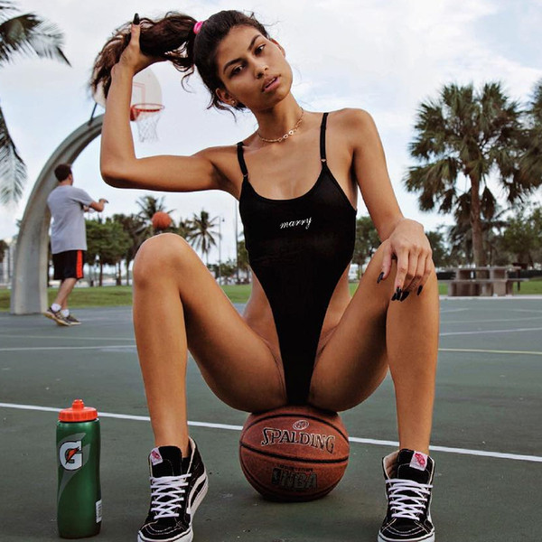 Изрязано дамско боди с тънки презрамки и надпис