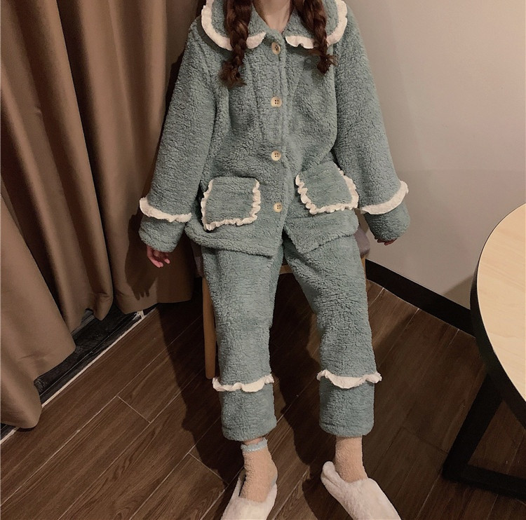 Дамска модерна пижама от дълъг панталон и блуза с копчета