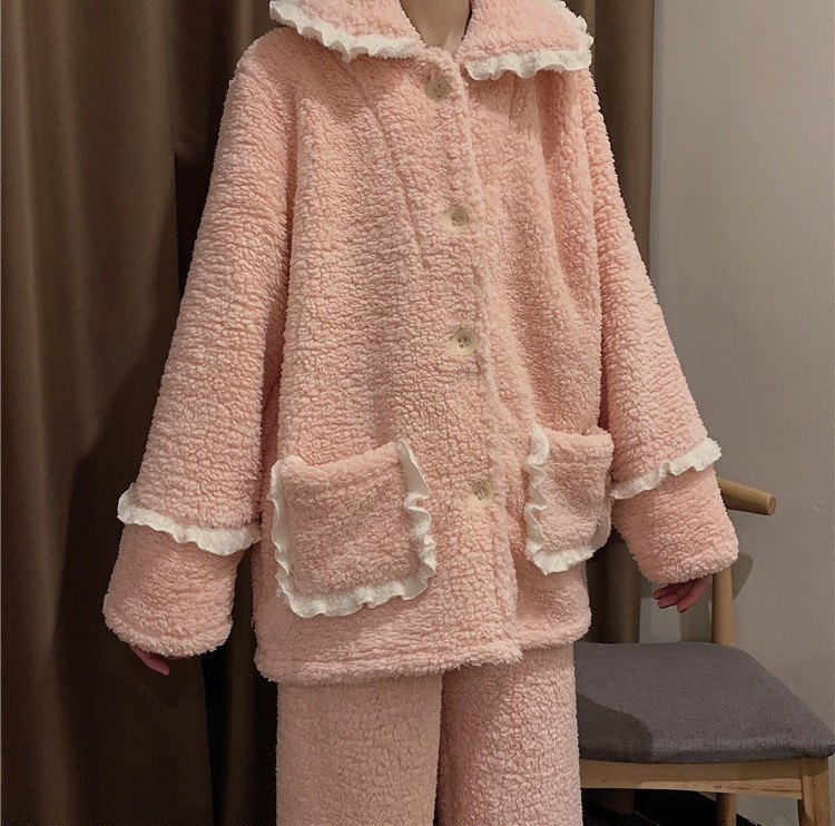 Дамска модерна пижама от дълъг панталон и блуза с копчета