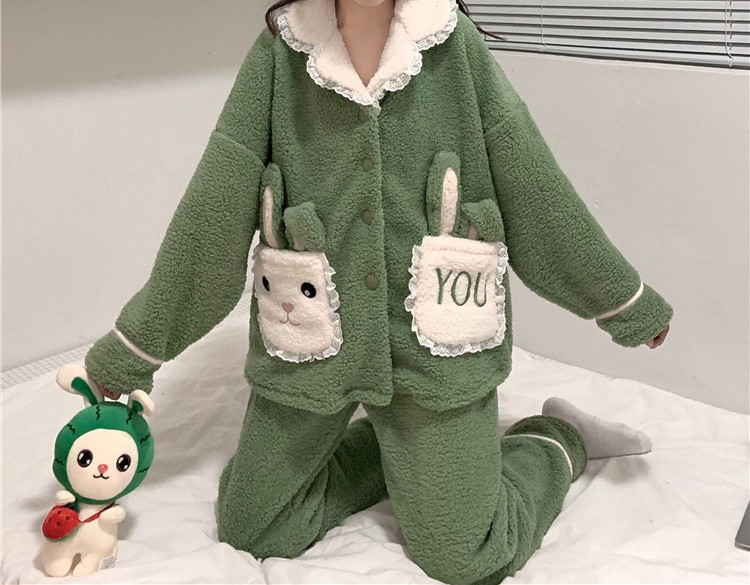 Дамска пижама широк модел с надпис